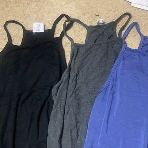 3 Essentials tank tops